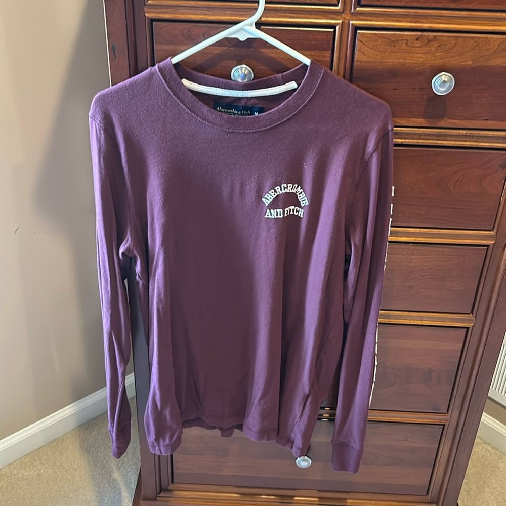 Abercrombie & Finch Soft A&F tee, garnet,  men’s medium, Abercrombie down sleeve